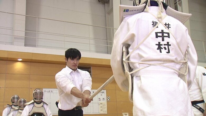 警察学校を福井県の石田嵩人知事が視察　採用試験の受験者数は15年前の3分の1に…人材確保へ体力種目の絞り込みやルール緩和進む｜FNNプライムオンライン