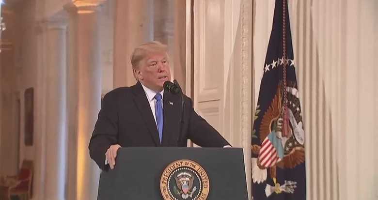 選挙結果を受けて会見するトランプ大統領