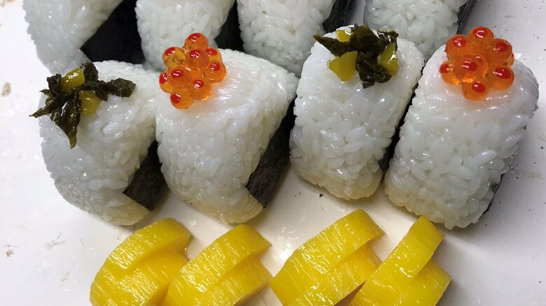 おにぎりとたくあん