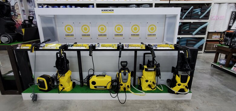 高圧洗浄機の売場（提供：アークランズ株式会社）