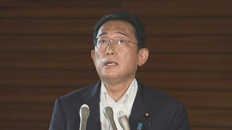 ぶら下がり取材に応じた岸田首相（8日午後3時前）