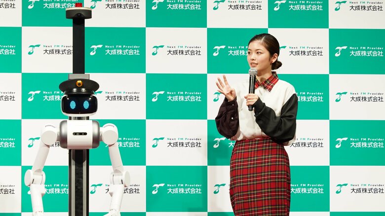 ロボットと小芝風花さん