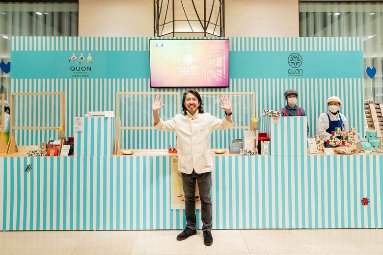 大手百貨店のバレンタイン催事でも毎年人気だ（『温めれば、何度だってやり直せる』より）