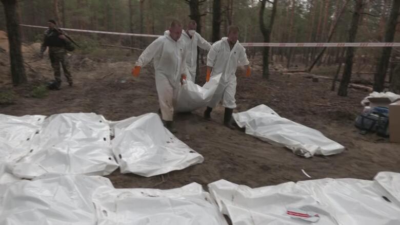 イジュームの集団墓地の遺体には拷問とみられる跡