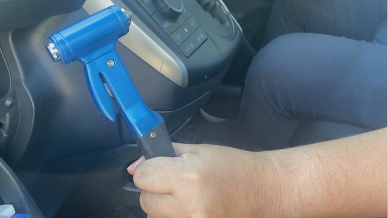 脱出用のハンマー