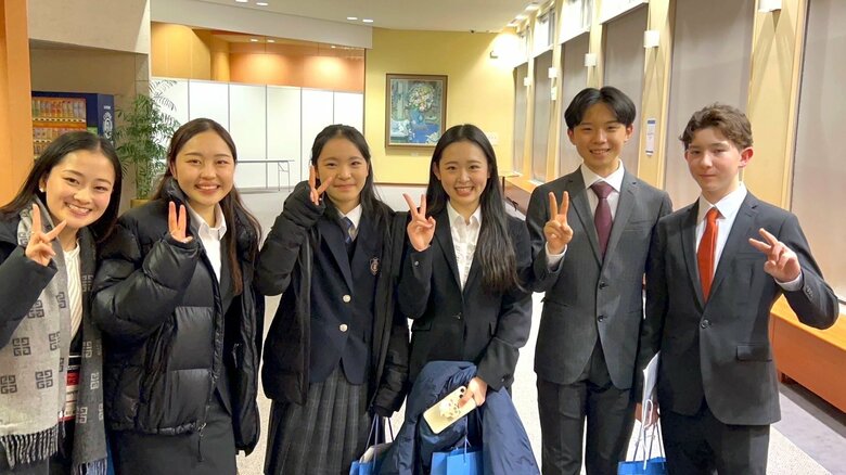 全日本の開会式を終えて所属チームメンバーと（2023年12月）