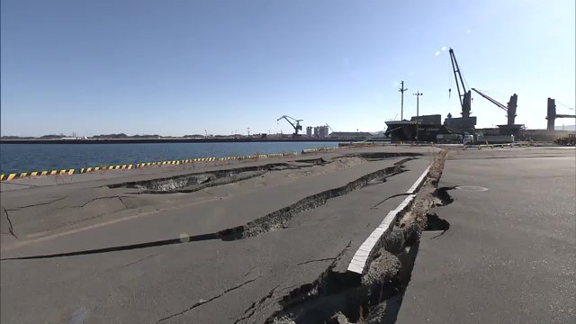 相馬港3号ふ頭　2022年3月の地震で大きな被害　復旧作業が続く