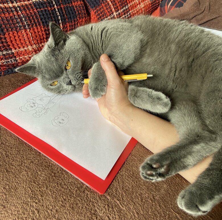 描くのを邪魔してくる