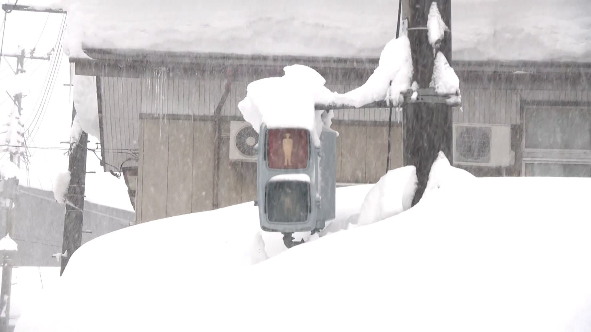 【警戒】“居座り”寒波3連休襲う…“とてつもない量の雪”で積雪計も測定不能　スキー場では“安全運営困難”で「営業休止」　石川は「顕著な大雪情報」