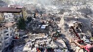 【動画をみる】支援遅れ、避難者テント生活続く　トルコ地震死者5万2000人超