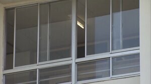教師 10年前から盗撮か 「子どもの裸はレア」