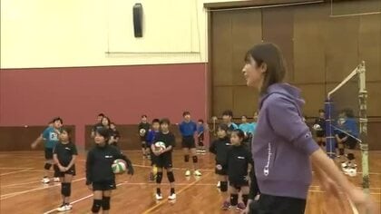 「次から活かせそう」元日本代表の狩野舞子さん野本梨佳さんらが新居浜でバレーボール教室【愛媛】