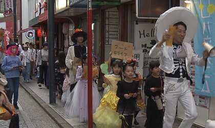 ハロウィンで考える「フードドライブ」　余った食べ物を必要な人に　仮装パーティーで学ぶ食糧問題