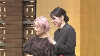 芥川賞受賞　小砂川チトさんが感謝の言葉　東京都内で贈呈式