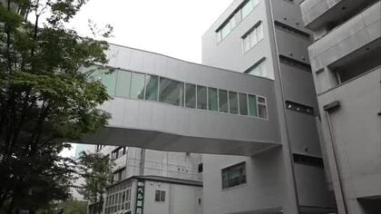 高知市の近森病院、津波から薬を守る薬剤棟と空中通路が完成　南海トラフ地震を想定し命をつなぐ