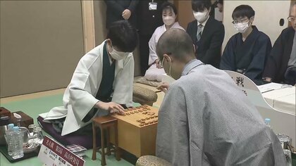 最年少「名人＆七冠」達成…藤井六冠が勝利 勝負おやつは「フルーツスフレロール」 地元では早速“フジイ買い”