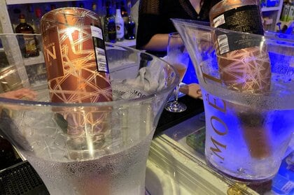 “ツケ払い”でマイナンバーから親の住所まで把握　歌舞伎町ホストクラブの“闇の実態”を被害者支援団体代表理事が解説