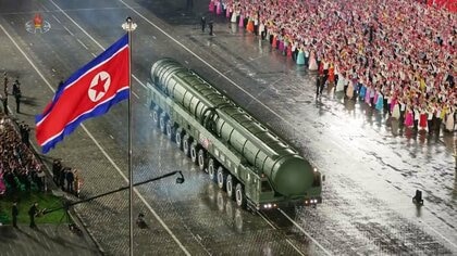 北朝鮮「最強の核戦略兵器」軍事パレードで「火星20型」初公開