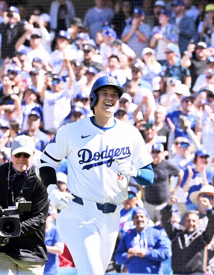 速報】大谷翔平選手が11号ホームラン放つ 第一打席でバック