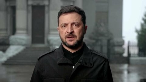 ウクライナ ゼレンスキー大統領「極めて困難な選択」　米和平案めぐり協議