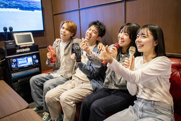 カラオケも「タイパ」重視で、サビだけ歌う時代！？JOYSOUNDが年代別