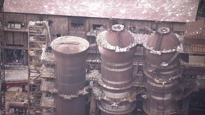 丸い屋根が吹き飛んでいる