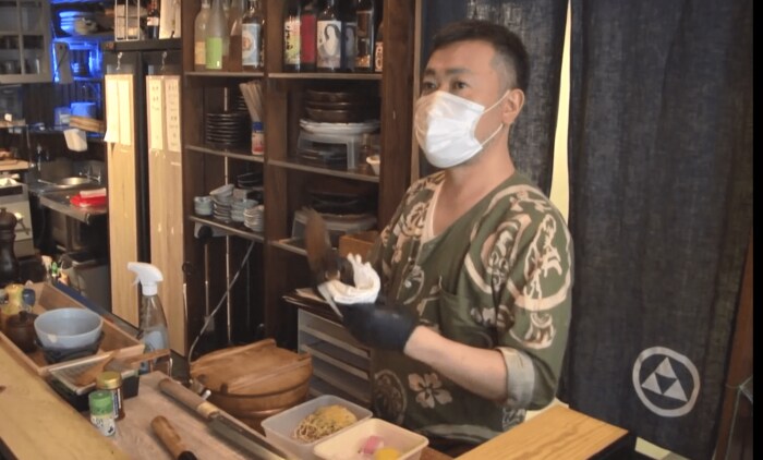 ソーホーで日本料理店「寿限無」を営む菊池勇弥さん 11月11日撮影