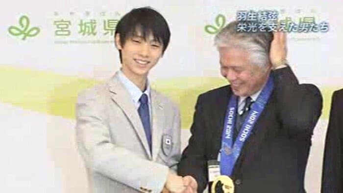 宮城県庁への凱旋報告 羽生は金メダルと感謝の言葉を宍戸にかけた