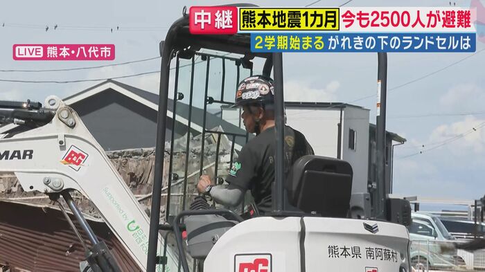 クレーンを操作するボランティアの中には元消防職員も（関西テレビ「旬感LIVE とれたてっ！」より）
