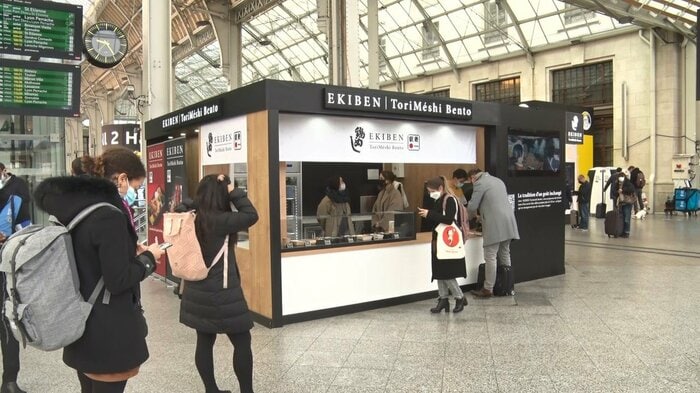 パリ・リヨン駅に半年間限定でオープンした秋田県の駅弁の老舗「花善」