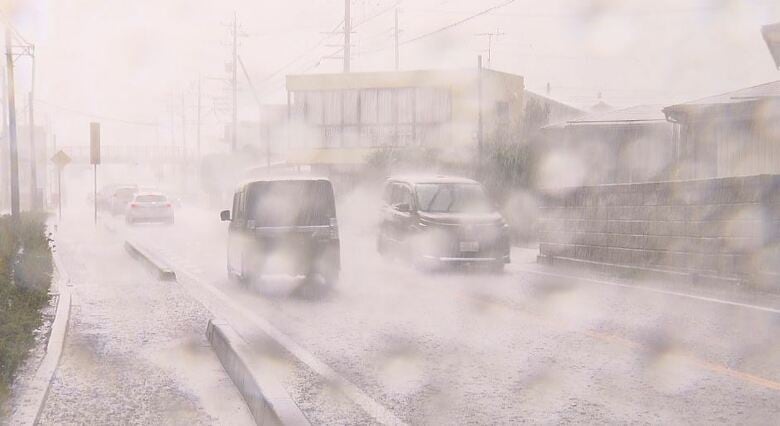きょう14日も「ゲリラ雷雨」に注意　大気の状態が非常に不安定　長野県内で昼過ぎ～夜のはじめ頃、雷を伴う激しい雨の所も　1時間予想降水量は全県で40ミリ　発達した雨雲がかかり続けた場合「警報級の大雨」か｜FNNプライムオンライン
