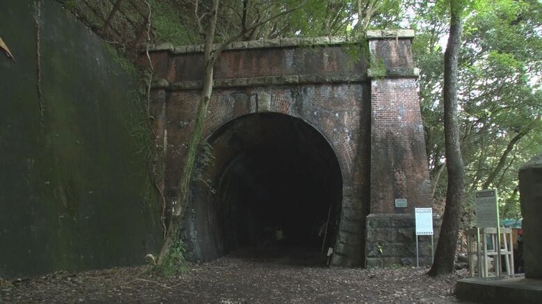 当時のままのホームや線路…鉄道路線の『廃線跡』が新たな観光スポットに 駅舎を改装した面影残るカフェも｜FNNプライムオンライン