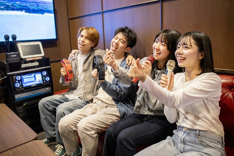 カラオケも「タイパ」重視で、サビだけ歌う時代！？JOYSOUNDが年代別『サビカラ』ランキングを発表！！話題のアイドルソングが首位、歌唱難易度の高いアニソンも上位にランクイン！