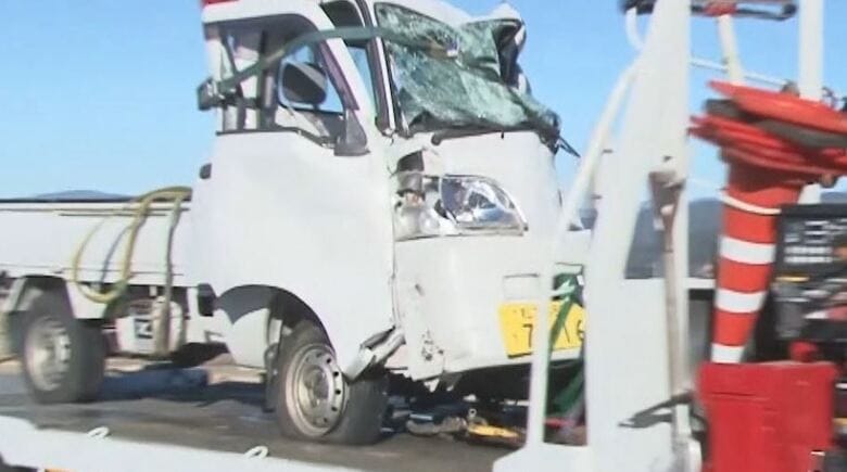 トラックなど3台絡む事故　男性1人重体か　停車中の軽トラックに追突　運転手を過失運転致傷の疑いで現行犯逮捕　長野・宮田村｜FNNプライムオンライン