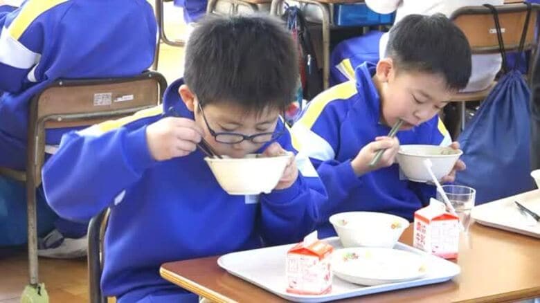 「お肉ぷりぷりでおいしい！」給食に牛丼が登場　「牛肉食べて大きくなって」丸岡ライオンズクラブが地元の6小学校に77.7キロ贈る　福井｜FNNプライムオンライン