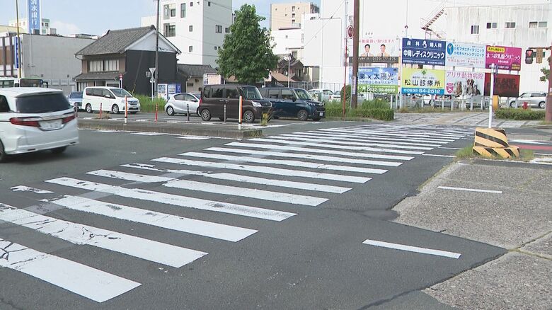 深夜の交差点で横断中の自転車がワンボックスカーにはねられる 43歳男性が意識不明の重体 46歳運転手を現行犯逮捕｜FNNプライムオンライン