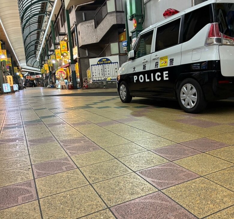 店から引きずり出し腹部を蹴る暴行か…店内でのトラブルの末に泥酔の男性が死亡　45歳男を傷害容疑で逮捕　大阪・都島区｜FNNプライムオンライン