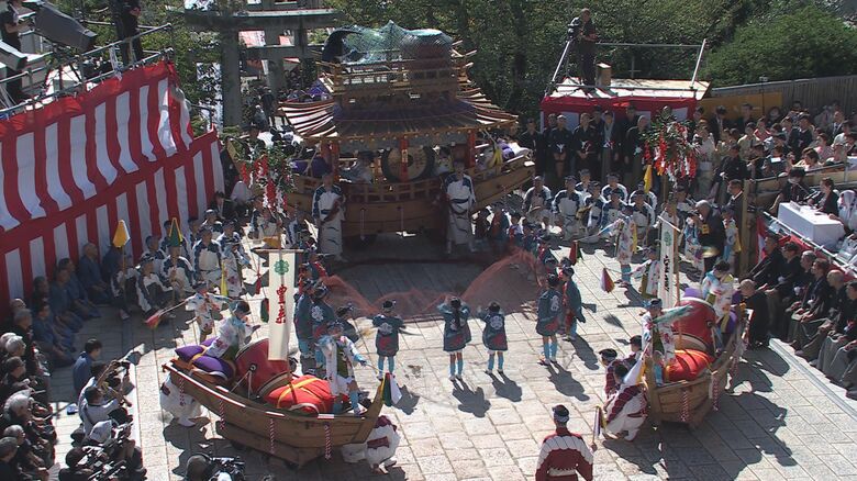 【長崎くんち開幕】賑町「大漁万祝恵美須船」鯛を釣り上げ大漁を祝う　最重量級4.5tの舟が豪快に回る｜FNNプライムオンライン