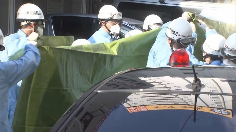 ホテルで男女刺され 女性が死亡　客の男が逃走