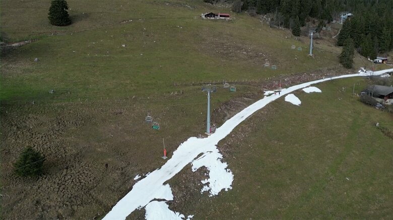 暖冬による雪不足に悩まされるスイスのスキー場