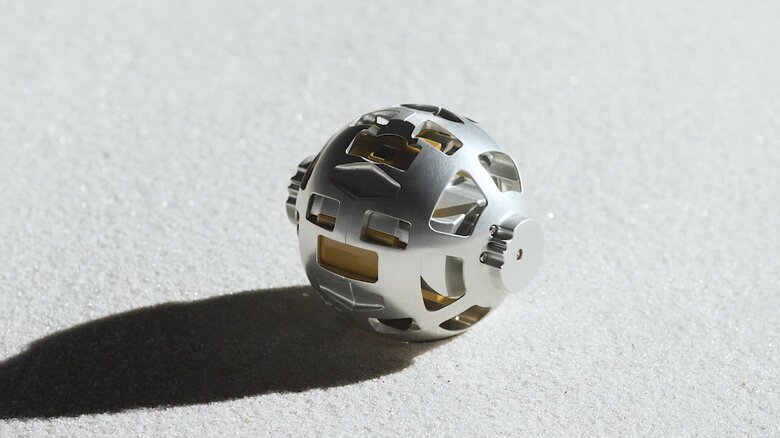 球状の「SORA-Q」（出典：タカラトミー）