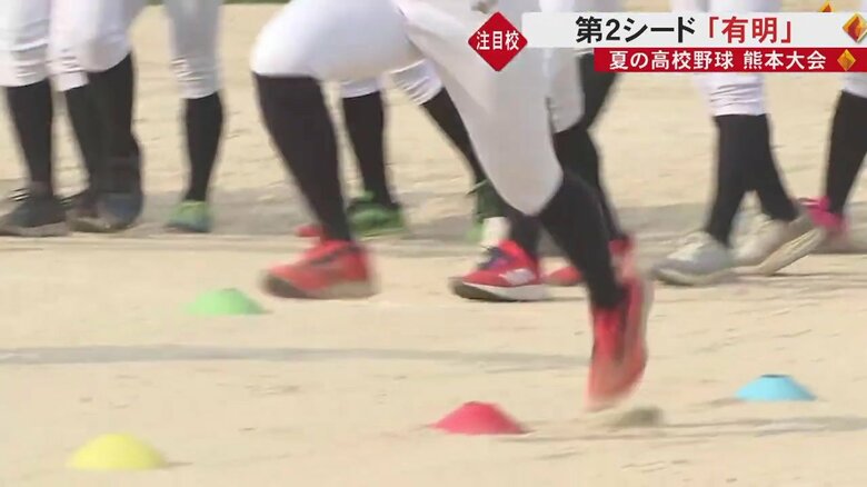 マーカーの間を跳ねるように走り抜けるトレーニング