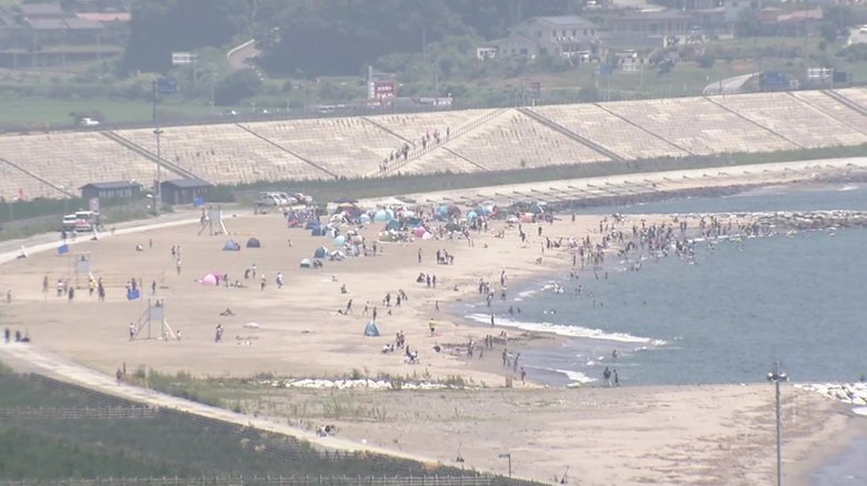 11年ぶりの海開きを迎えた高田松原海水浴場