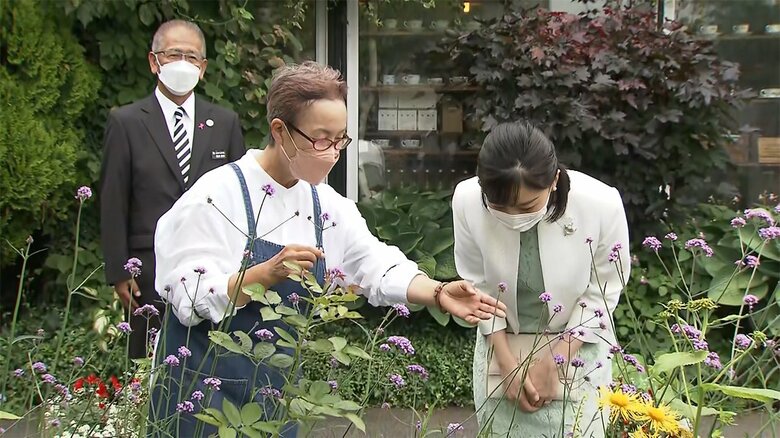 佳子さまは、式典の後、ストリートガーデンを視察された