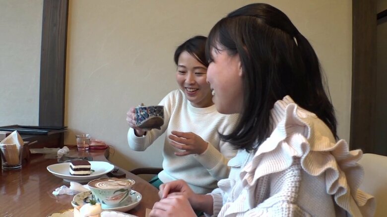 休日を楽しむ愛菜さんと母・愛美さん