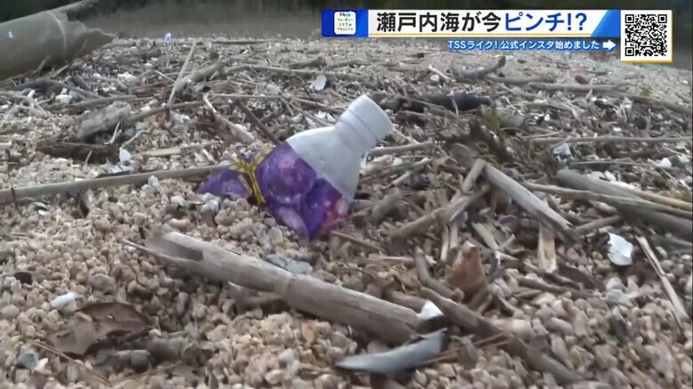 プラごみが散乱する宮島の包ケ浦海岸