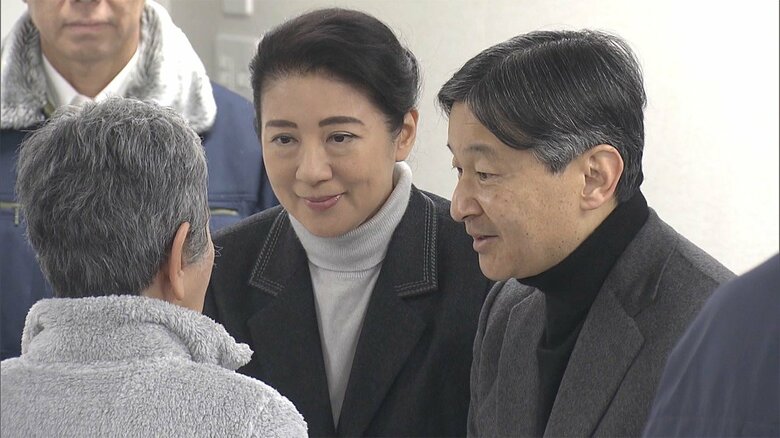 2019年12月豪雨被災地お見舞いで被災者に声をかける皇后さま・宮城県丸森町