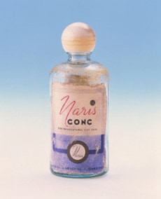 1937年　初のふきとり化粧水「ナリス　コンク」