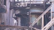 塗装など扱う工場で火事　3棟のうち1棟が全焼　出火当時中に従業員おらずケガ人なし　埼玉