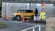 軽自動車が2人はね1人重体　長崎・図書館の敷地内で